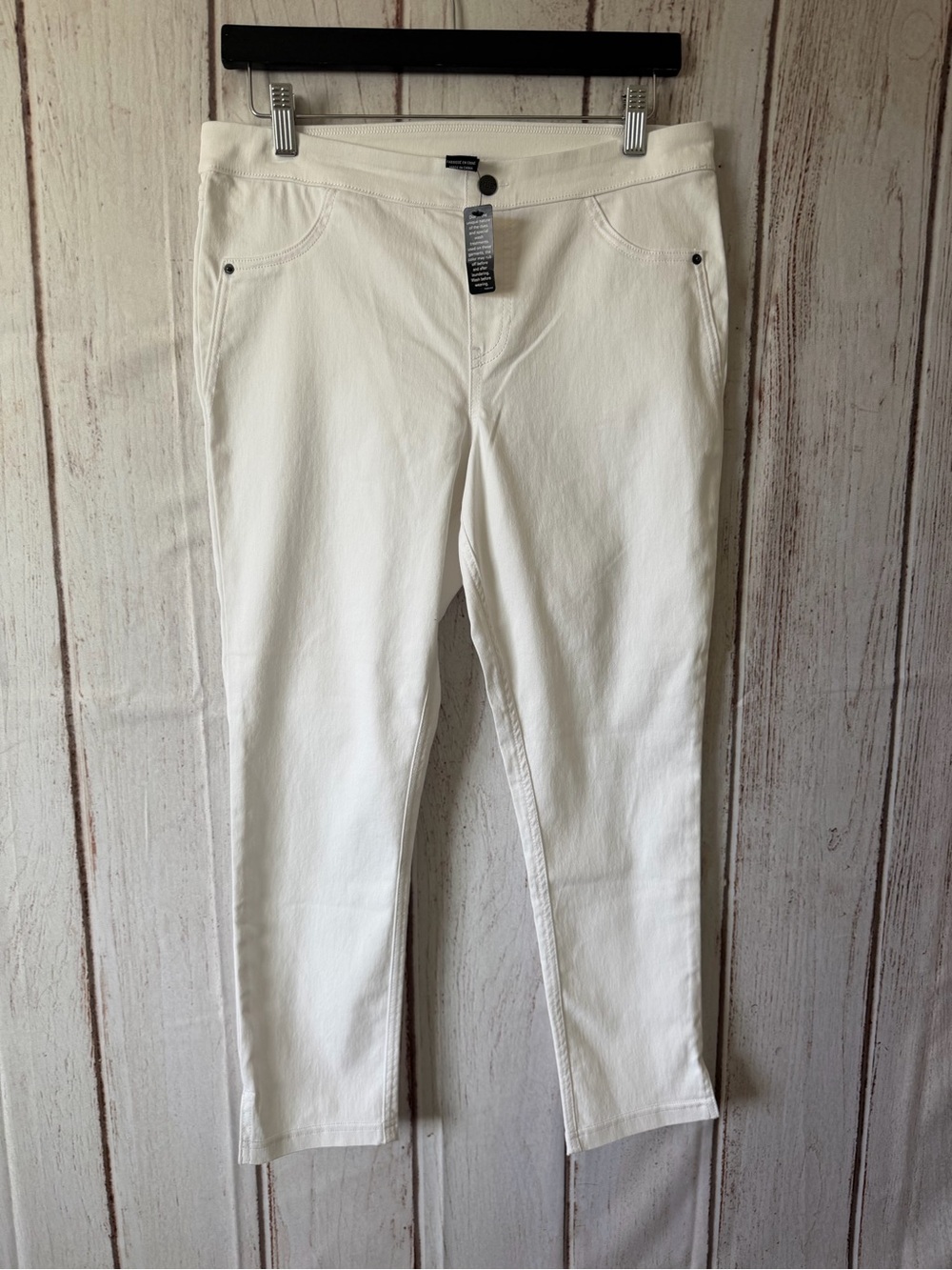 HUE Cream Cropped Pull-On Ankle Pants